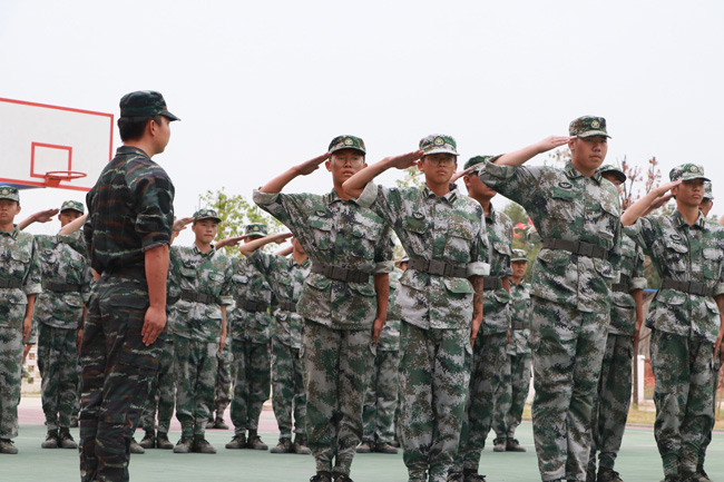 军姿队列训练