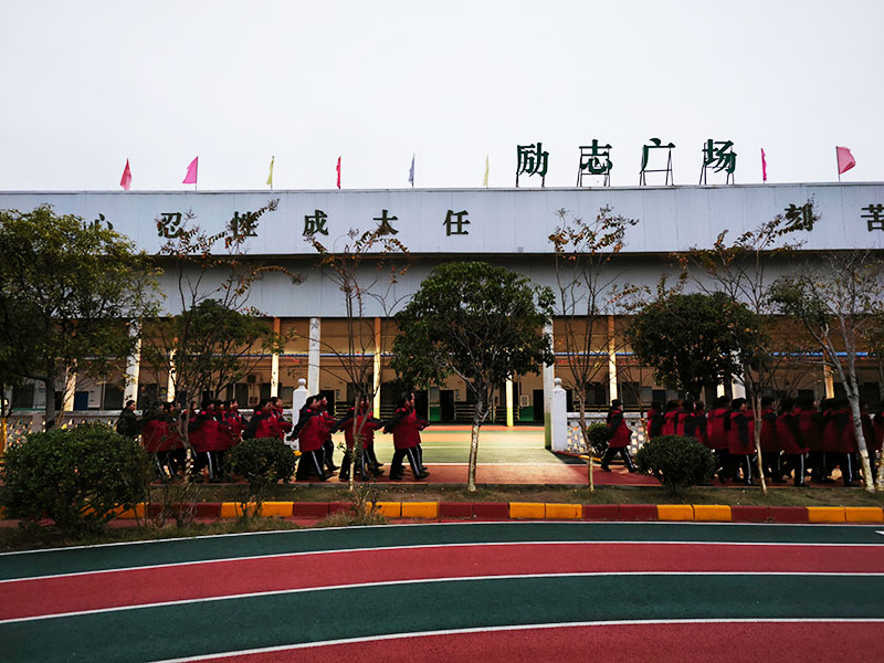 13岁的孩子叛逆期怎么办？孩子叛逆期怎么沟通？