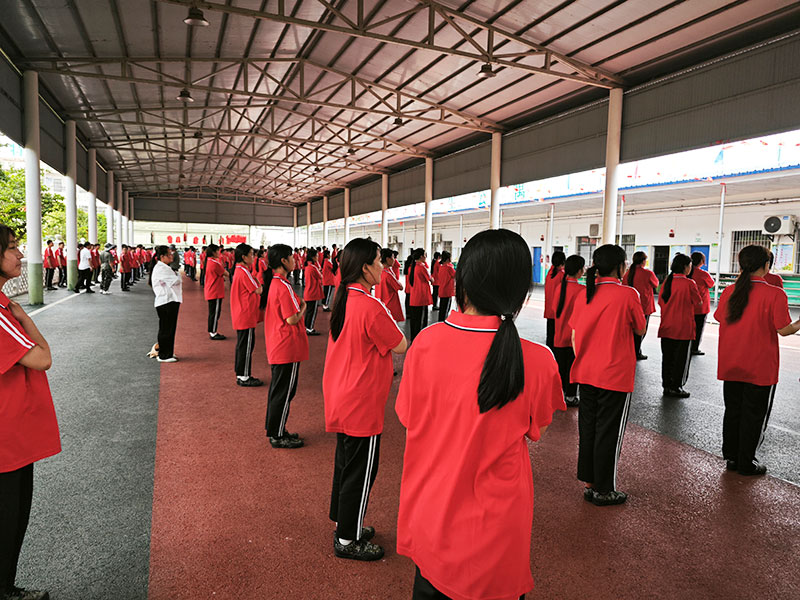 如何帮助孩子克服因为同学冲突产生的学校恐惧心理？