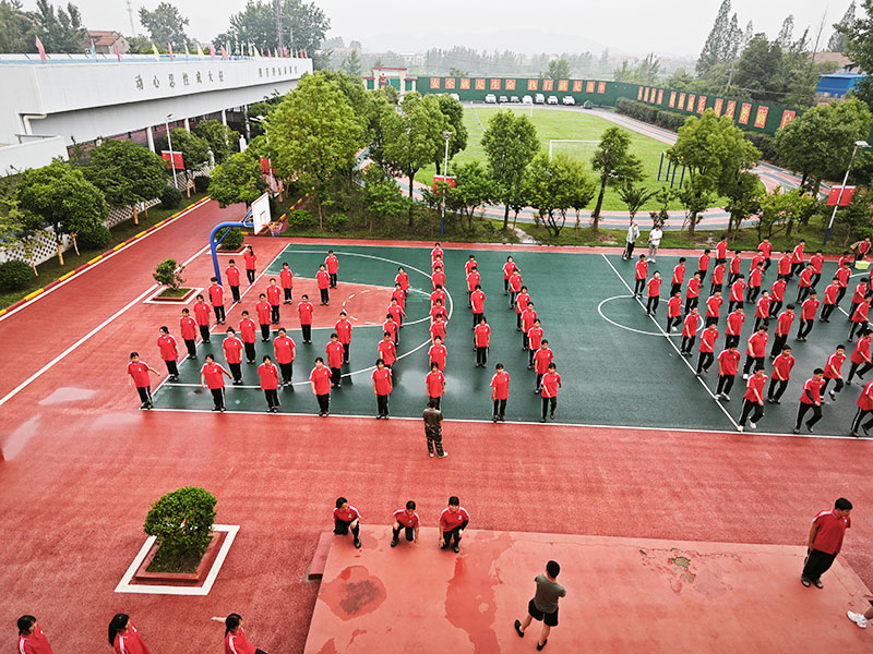 中学男孩叛逆顶撞父母，家庭教育方式哪里出了问题？