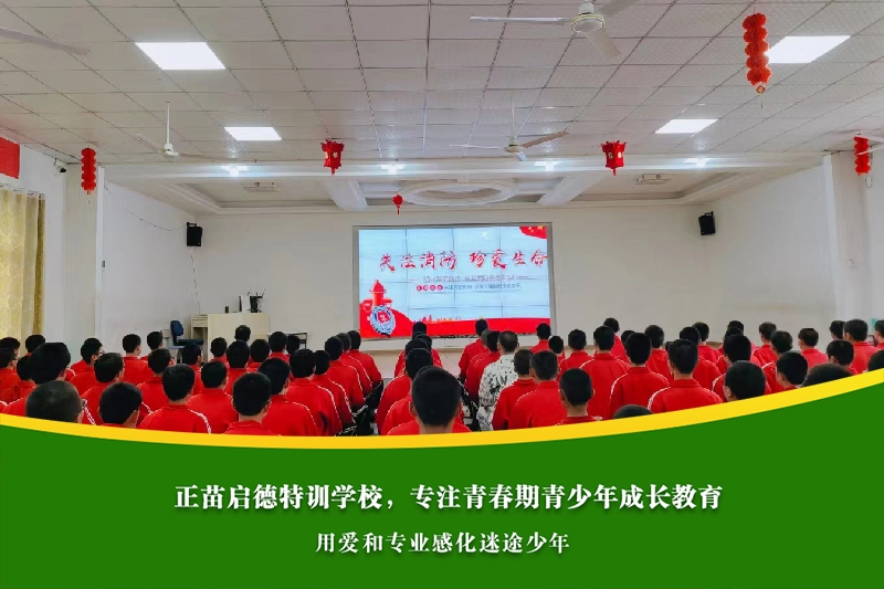 面对曾有离家出走经历的高中生，父母应如何重建安全的家庭氛围？